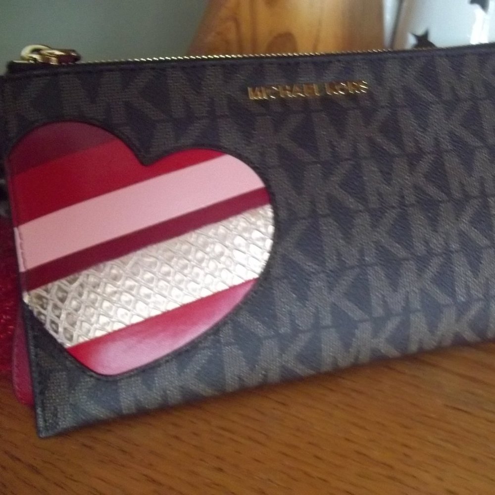 Michael Kors Jet Set Signature Heart Wristlet